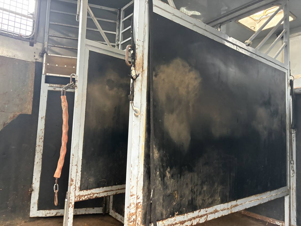 Camión para caballos Renault Mildium 1985 De segunda mano