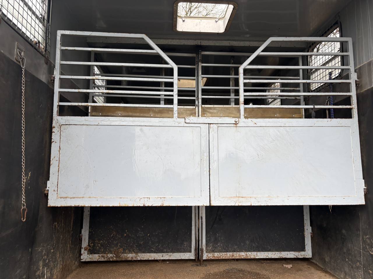 Camión para caballos Renault Mildium 1985 De segunda mano