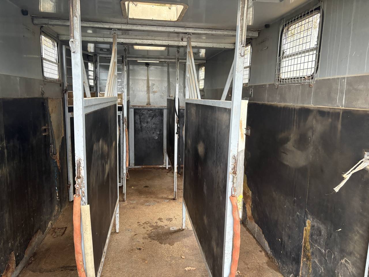 Camión para caballos Renault Mildium 1985 De segunda mano