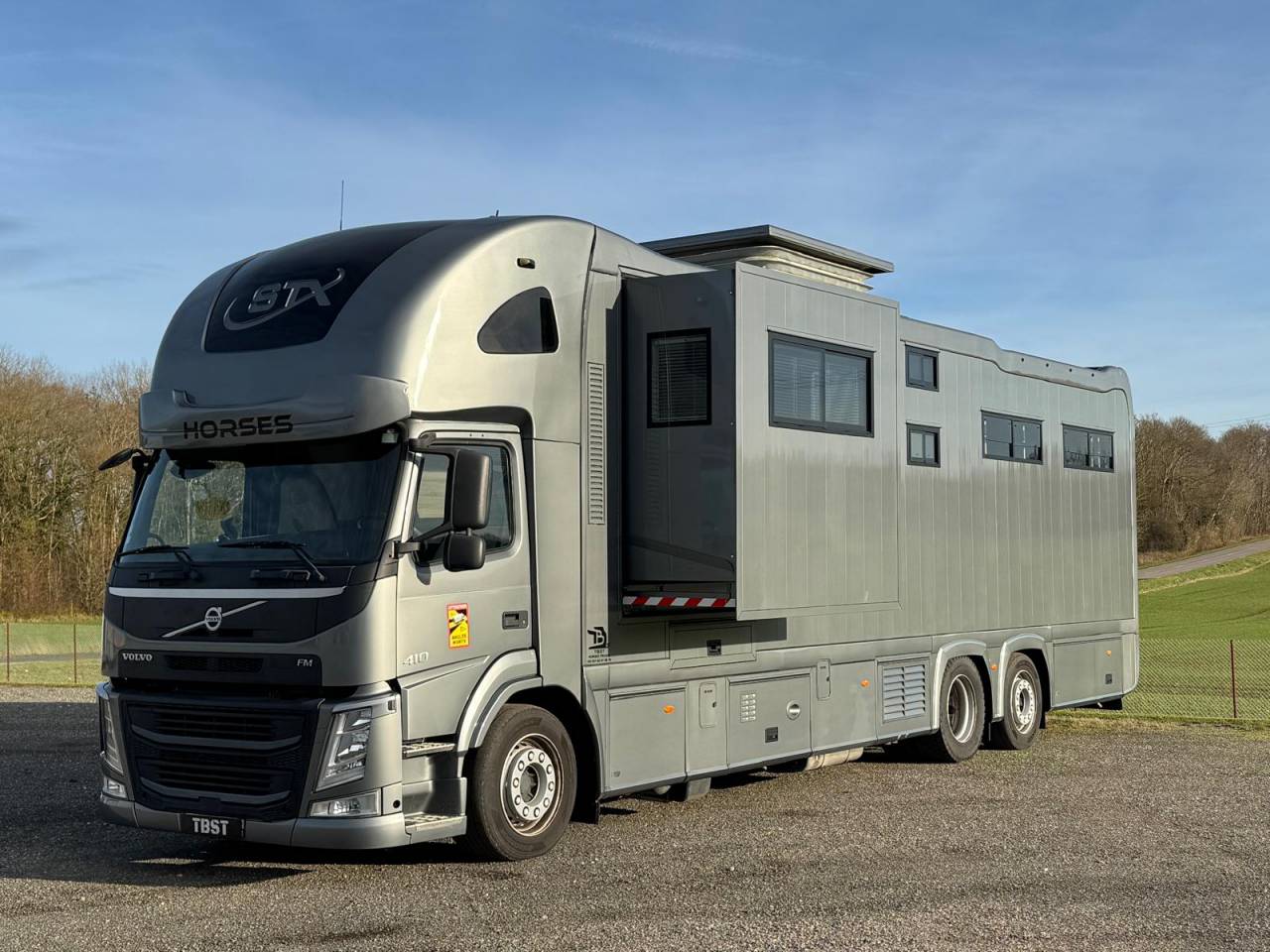 Cami&oacute;n para caballos Volvo STX 2018 De segunda mano
