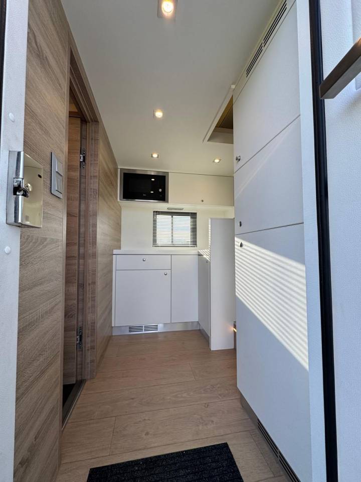 Cami&oacute;n para caballos Volvo STX 2018 De segunda mano