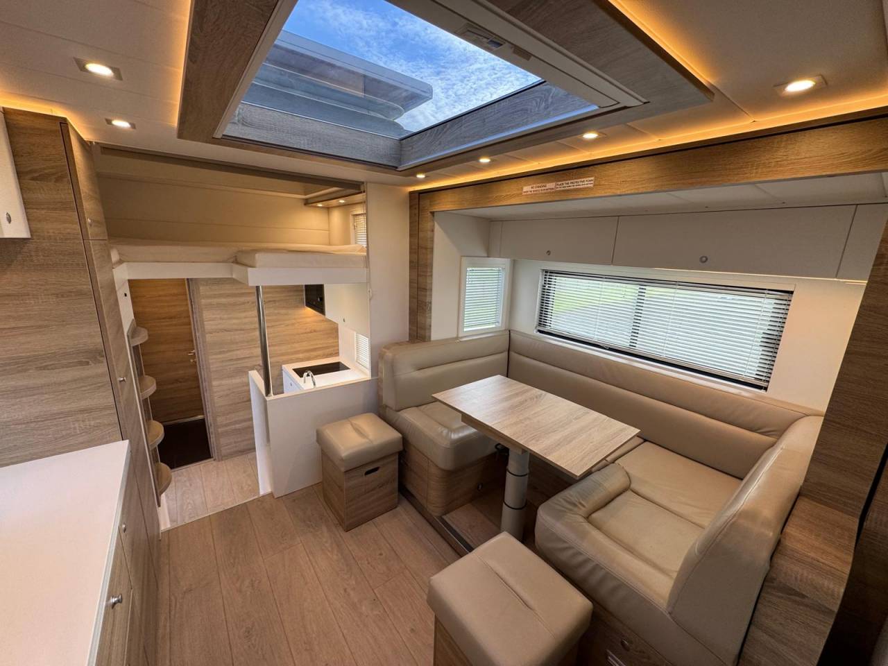 Cami&oacute;n para caballos Volvo STX 2018 De segunda mano