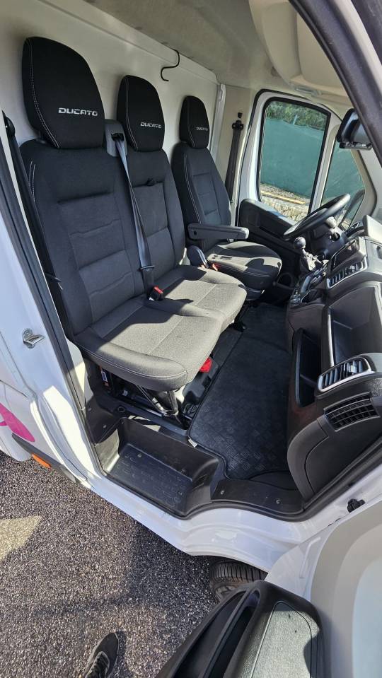 Furgoneta para caballos Fiat  Ducato 2,2 Diesel  180 chevaux 2023 De segunda mano