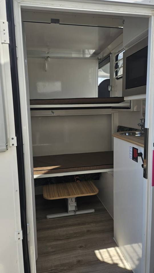 Furgoneta para caballos Fiat  Ducato 2,2 Diesel  180 chevaux 2023 De segunda mano