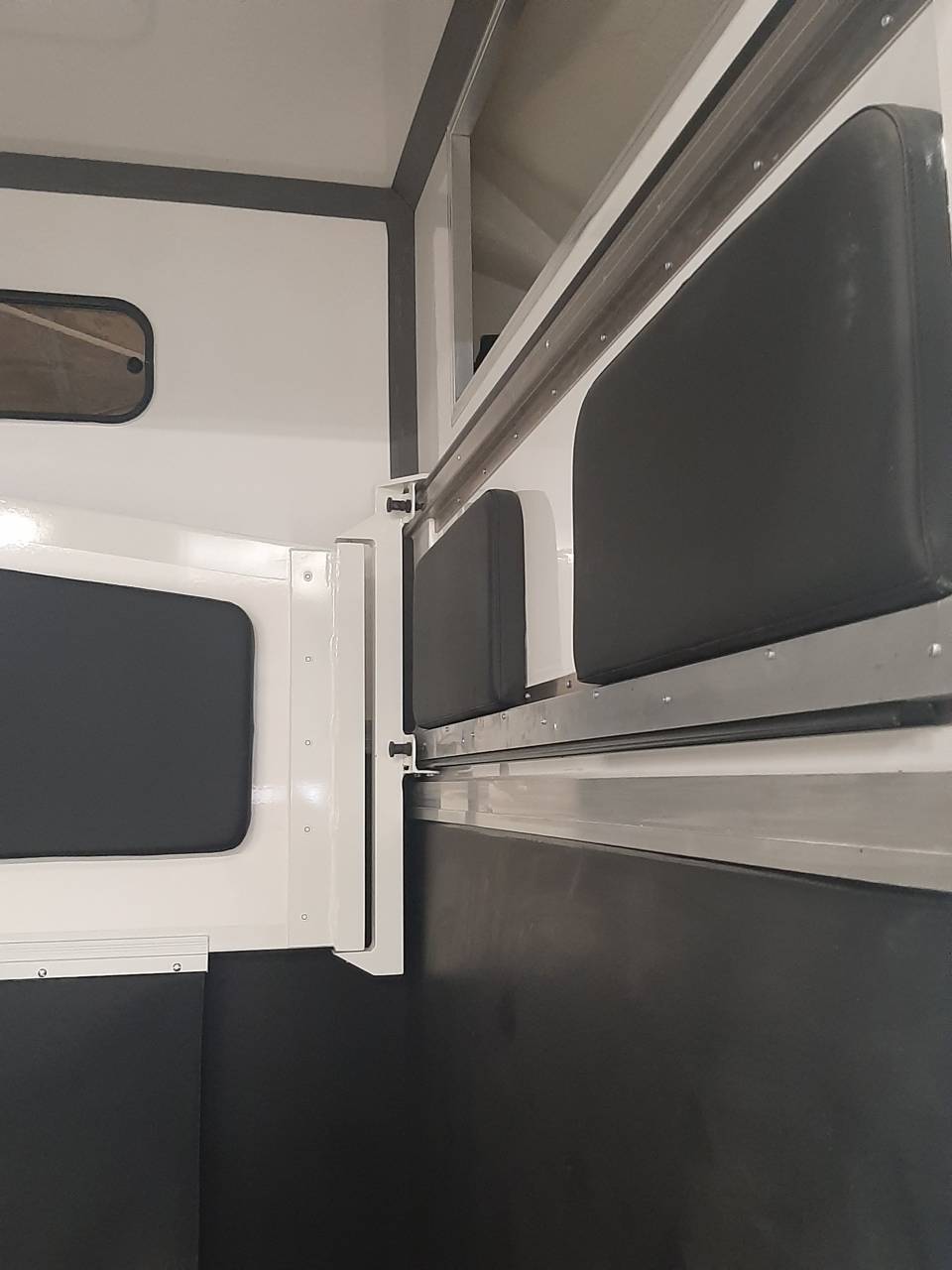 Furgoneta para caballos Renault Master 2020 De segunda mano