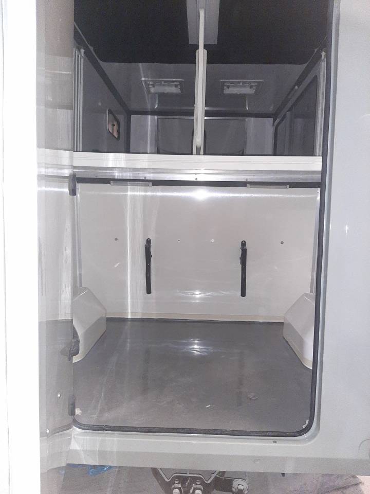 Furgoneta para caballos Renault Master 2020 De segunda mano