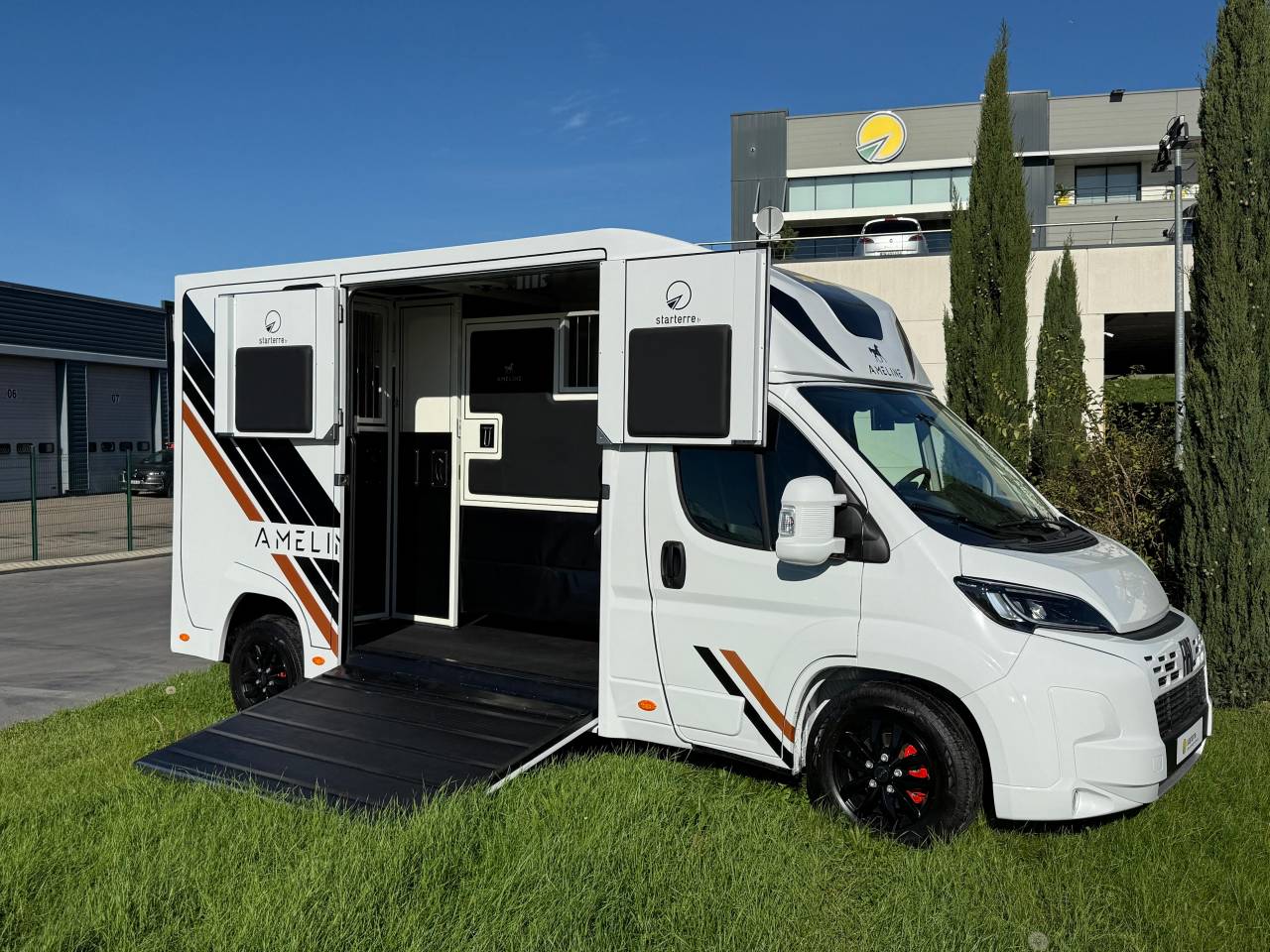 Furgoneta para caballos Ameline HARAS  2025 Nuevo