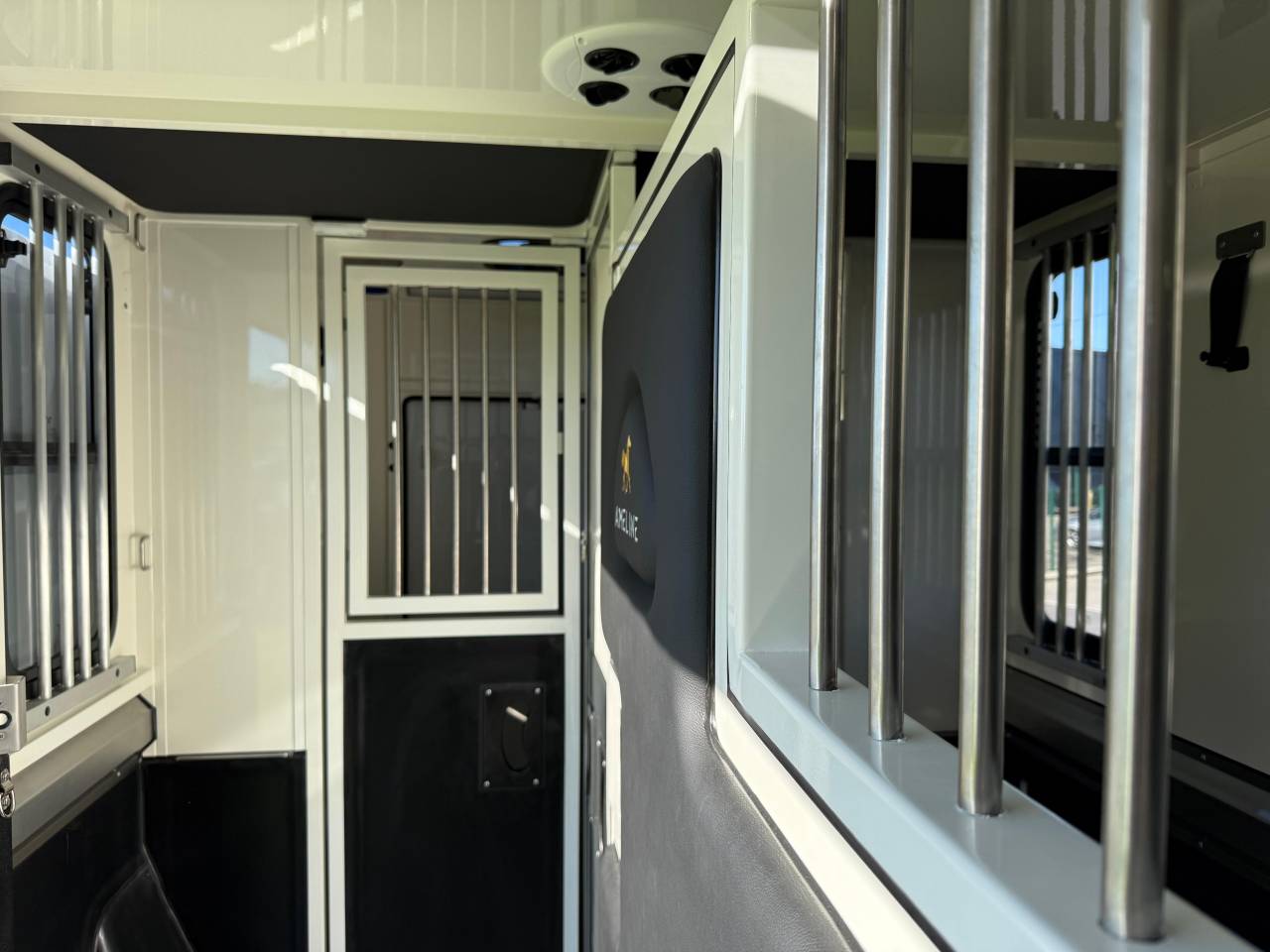 Furgoneta para caballos Ameline HARAS  2025 Nuevo