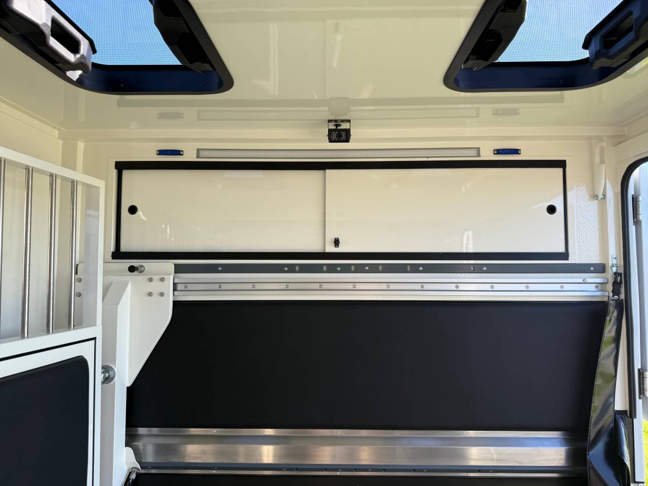 Furgoneta para caballos Ameline HARAS  2025 Nuevo