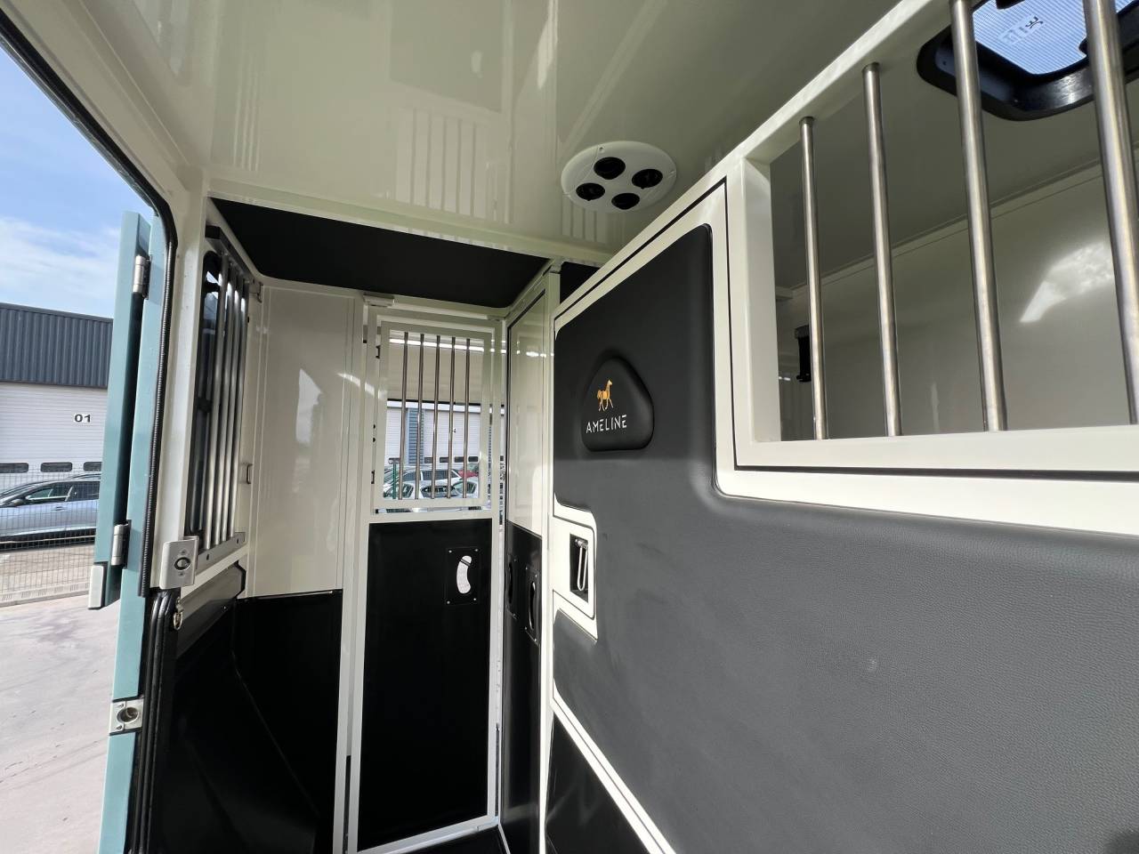 Furgoneta para caballos Ameline HARAS  2025 Nuevo