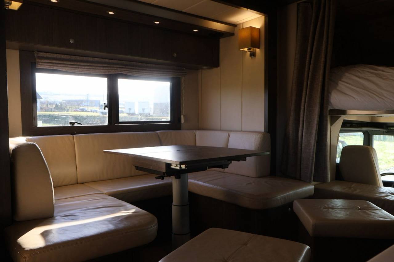 Cami&oacute;n para caballos STX STX 6 CHEVAUX MEGA POP OUT 2011 De segunda mano