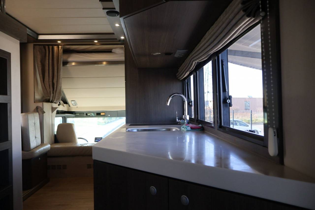 Cami&oacute;n para caballos STX STX 6 CHEVAUX MEGA POP OUT 2011 De segunda mano