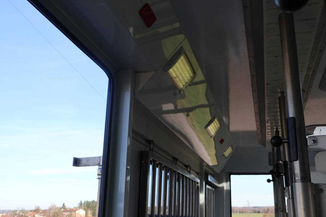 Cami&oacute;n para caballos STX STX 6 CHEVAUX MEGA POP OUT 2011 De segunda mano