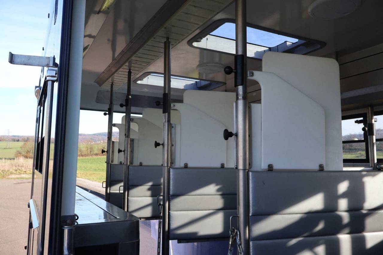 Cami&oacute;n para caballos STX STX 6 CHEVAUX MEGA POP OUT 2011 De segunda mano