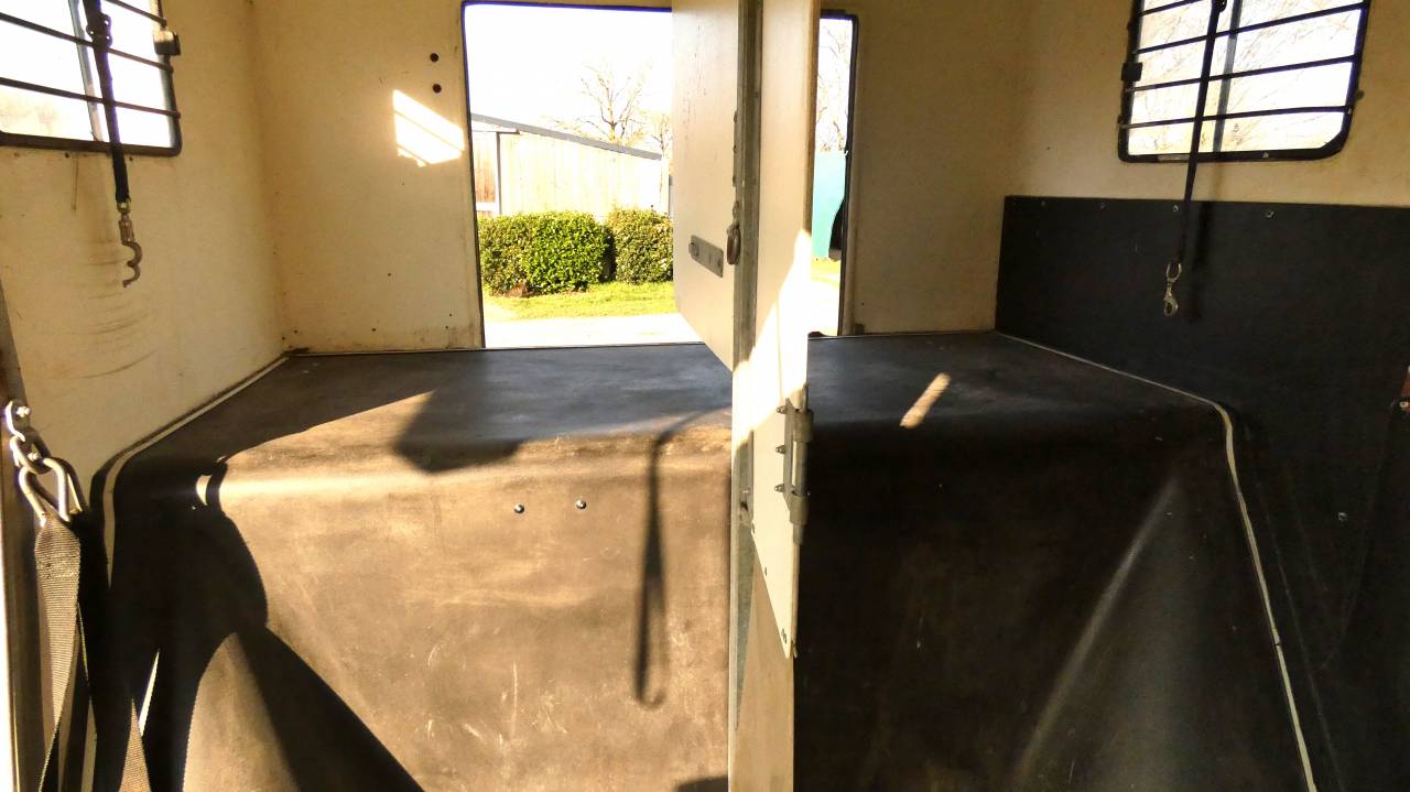 Furgoneta para caballos Fautras opel movano 3500 2008 De segunda mano