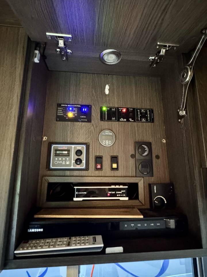 Cami&oacute;n para caballos Scania P380 2010 De segunda mano