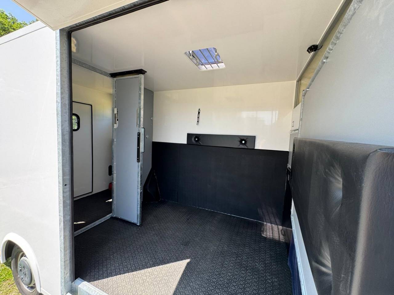 Furgoneta para caballos AP Petit Renault Master 2019 De segunda mano