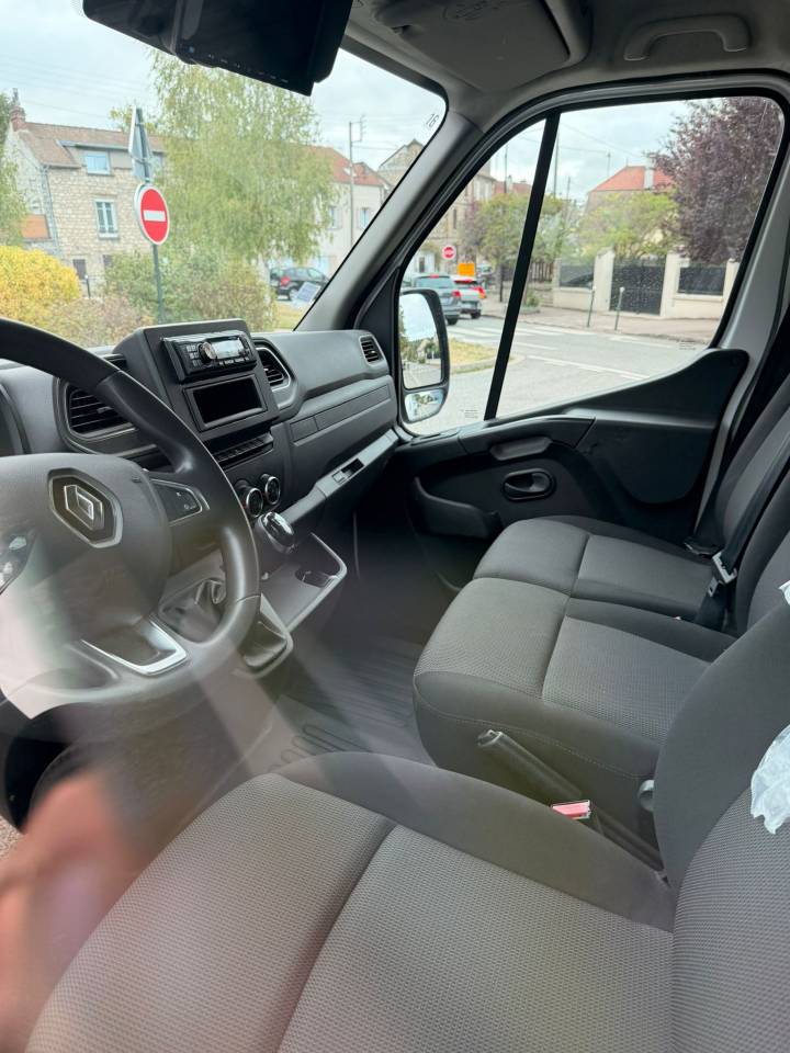 Furgoneta para caballos AP Petit Renault Master 2019 De segunda mano