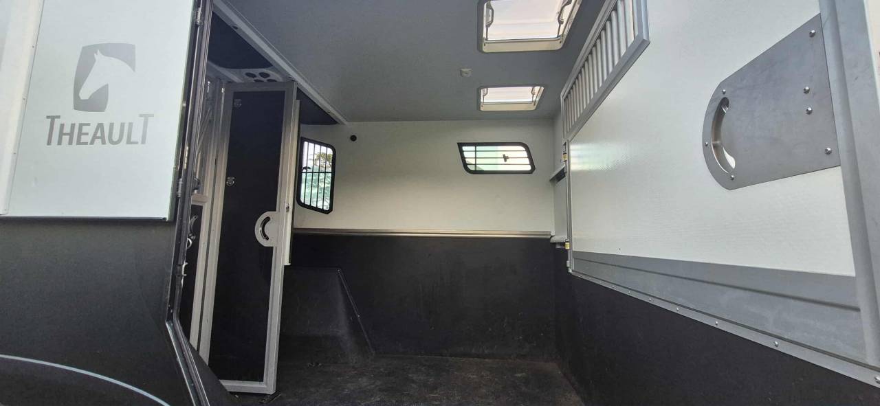 Furgoneta para caballos Renault Master 2020 De segunda mano