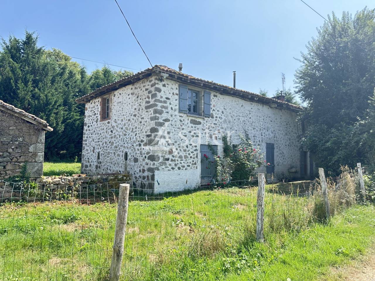 Explotaci&oacute;n agr&iacute;cola En venta Charente