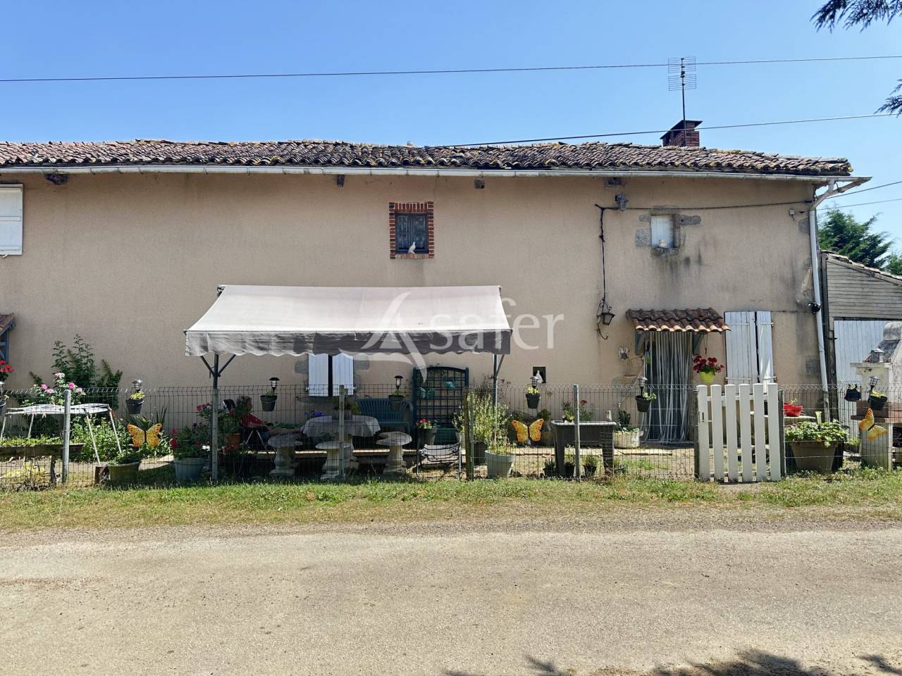 Explotaci&oacute;n agr&iacute;cola En venta Charente