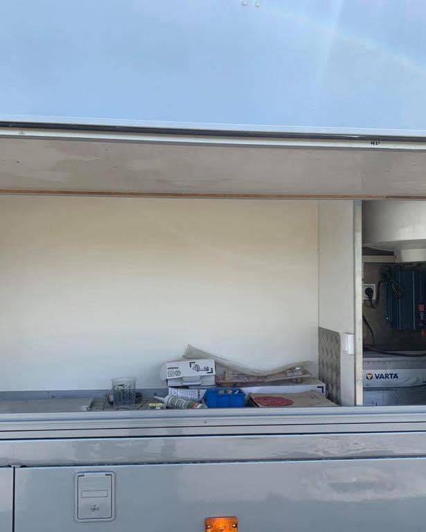 Cami&oacute;n para caballos Renault MEDIUM 2006 De segunda mano