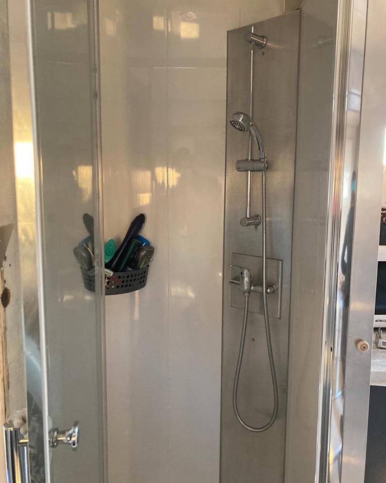 Cami&oacute;n para caballos Renault MEDIUM 2006 De segunda mano