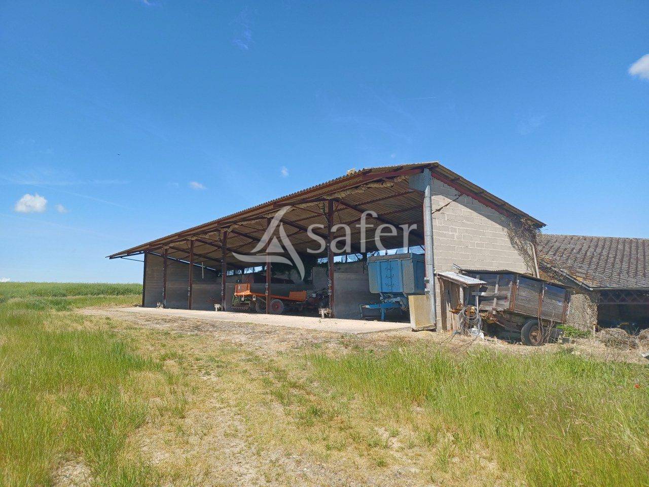 Explotaci&oacute;n agr&iacute;cola En venta Vienne