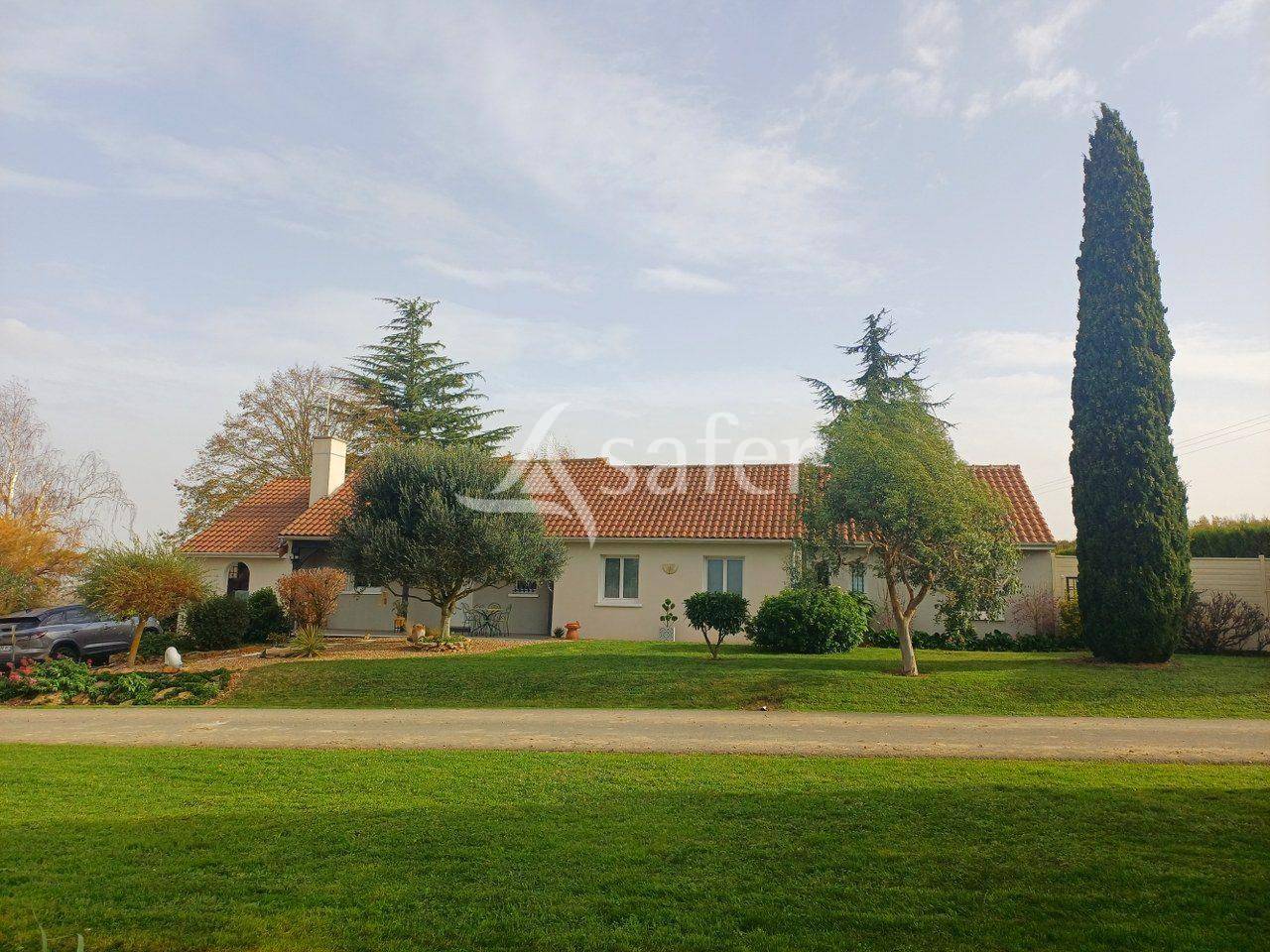 Explotaci&oacute;n agr&iacute;cola En venta Vienne