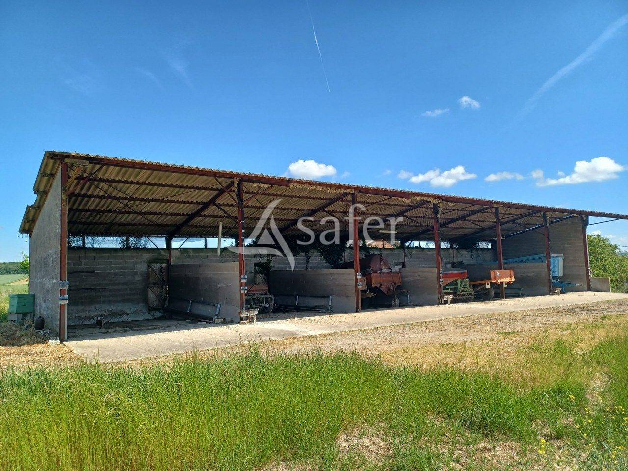 Explotaci&oacute;n agr&iacute;cola En venta Vienne