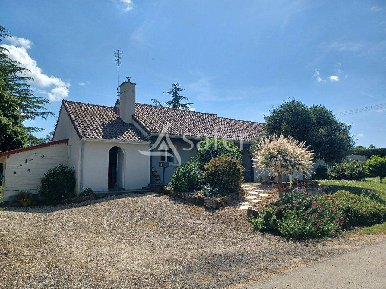 Explotaci&oacute;n agr&iacute;cola En venta Vienne