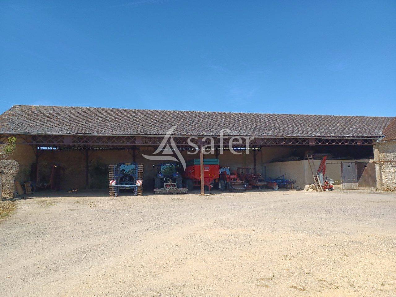 Explotaci&oacute;n agr&iacute;cola En venta Vienne