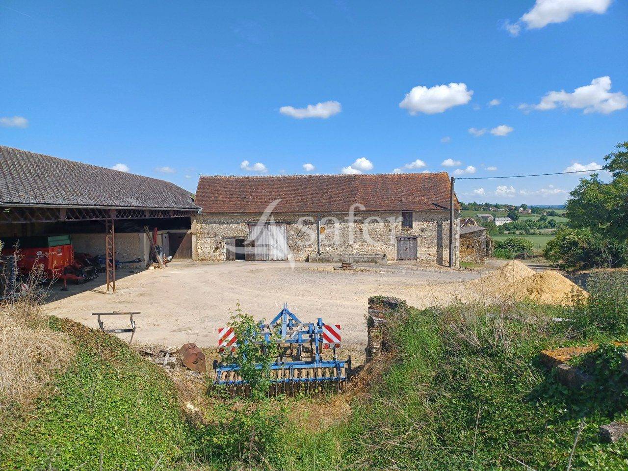 Explotaci&oacute;n agr&iacute;cola En venta Vienne
