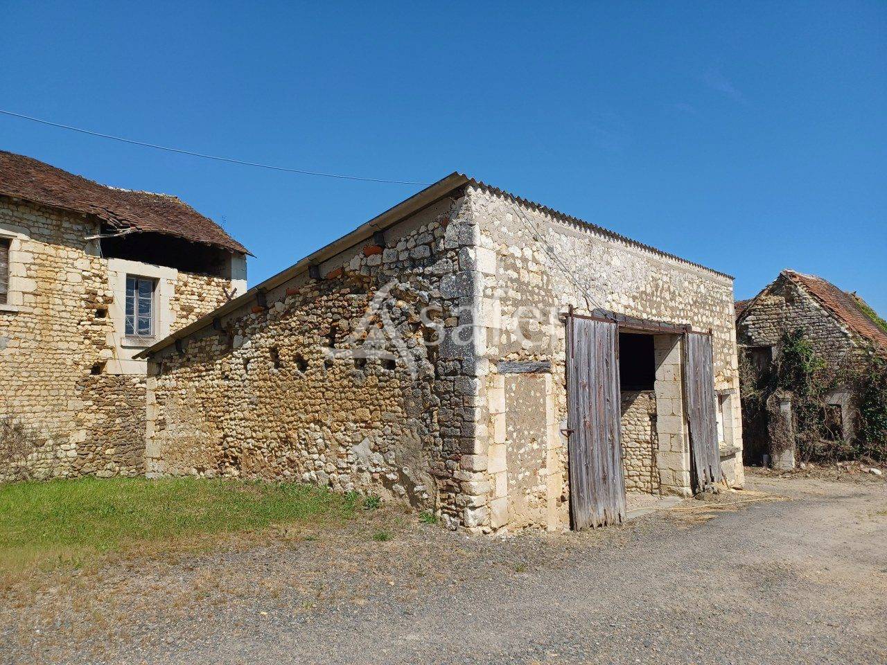 Explotaci&oacute;n agr&iacute;cola En venta Vienne