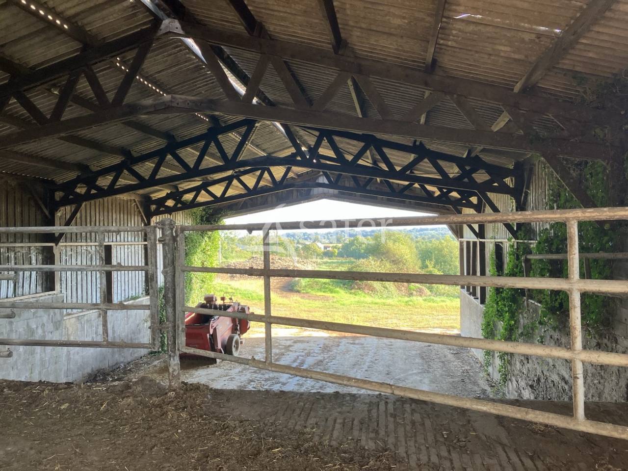 Explotaci&oacute;n agr&iacute;cola En venta Mayenne