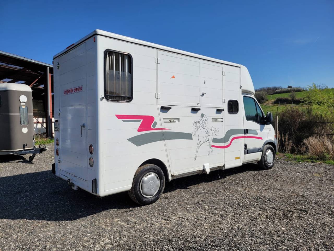 Furgoneta para caballos Renault Rucel 2005 De segunda mano