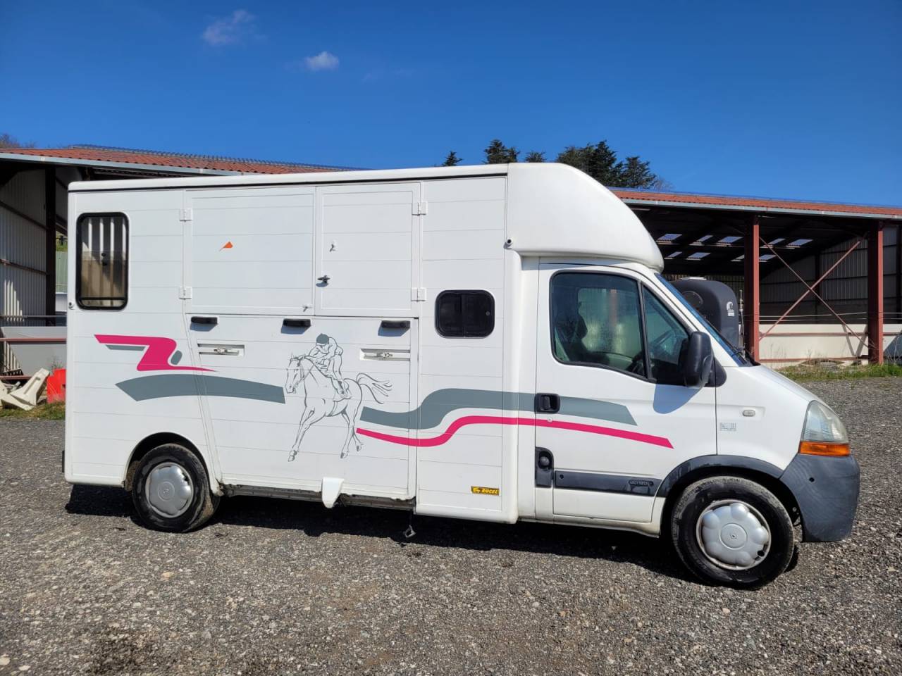 Furgoneta para caballos Renault Rucel 2005 De segunda mano