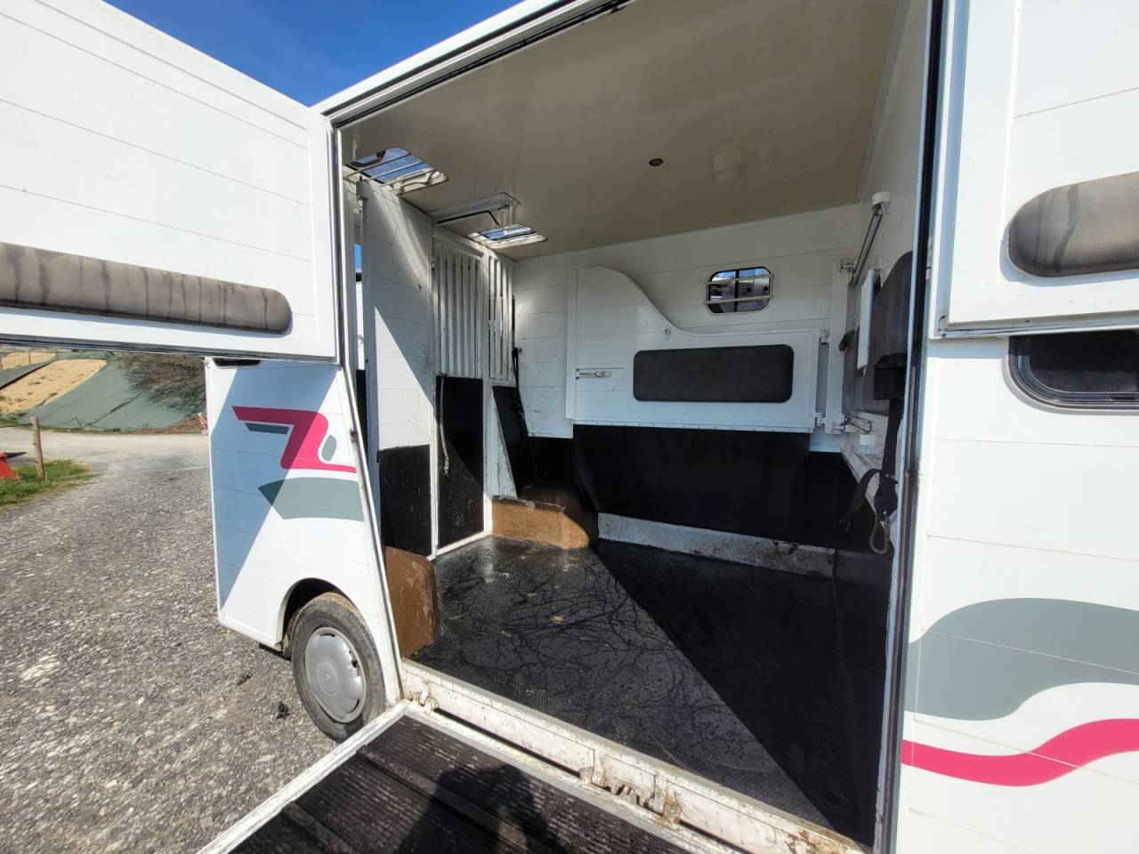 Furgoneta para caballos Renault Rucel 2005 De segunda mano