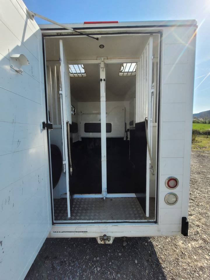 Furgoneta para caballos Renault Rucel 2005 De segunda mano