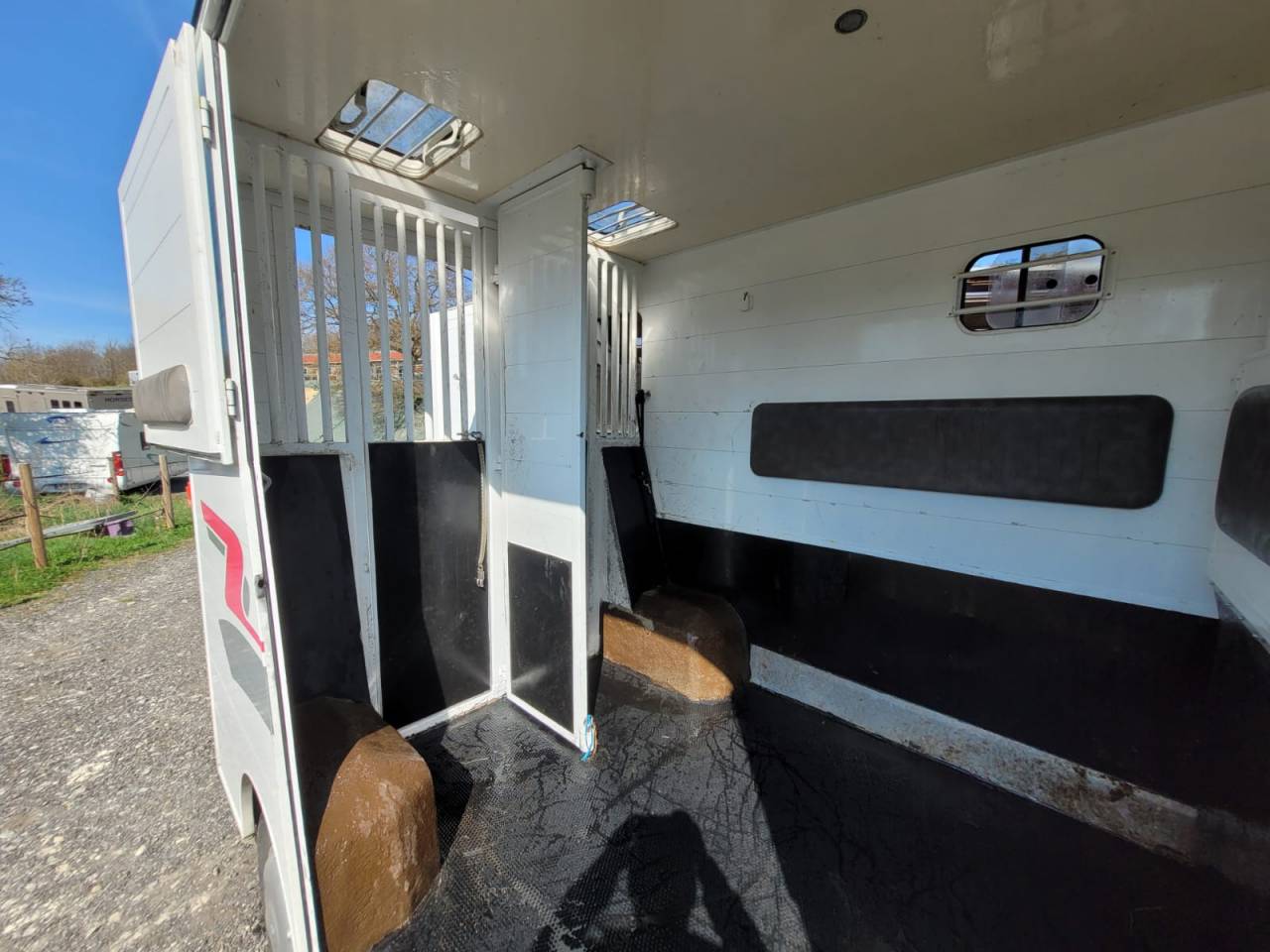 Furgoneta para caballos Renault Rucel 2005 De segunda mano