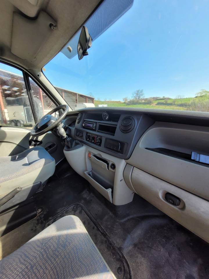 Furgoneta para caballos Renault Rucel 2005 De segunda mano