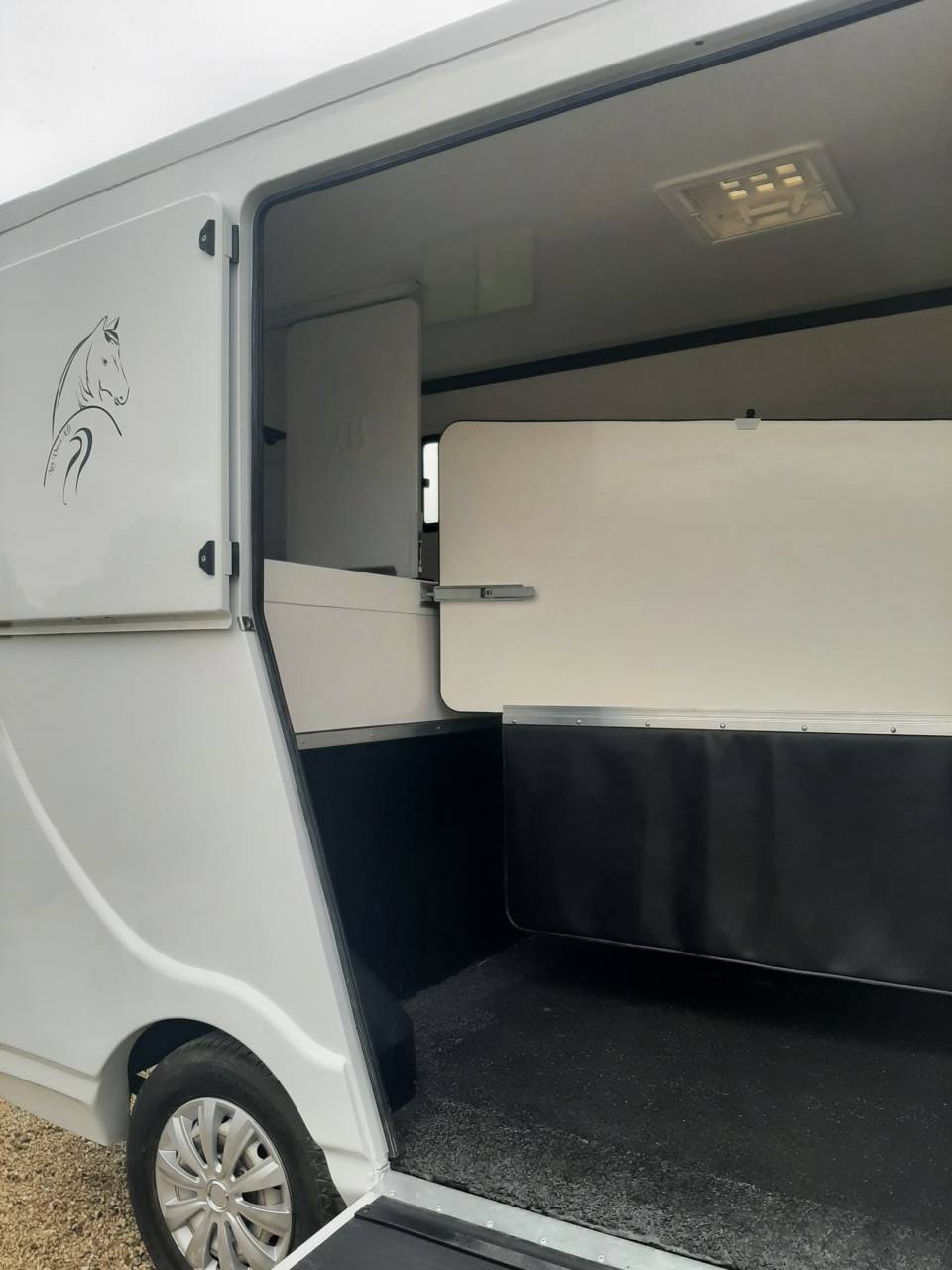 Furgoneta para caballos Renault Master 2017 De segunda mano