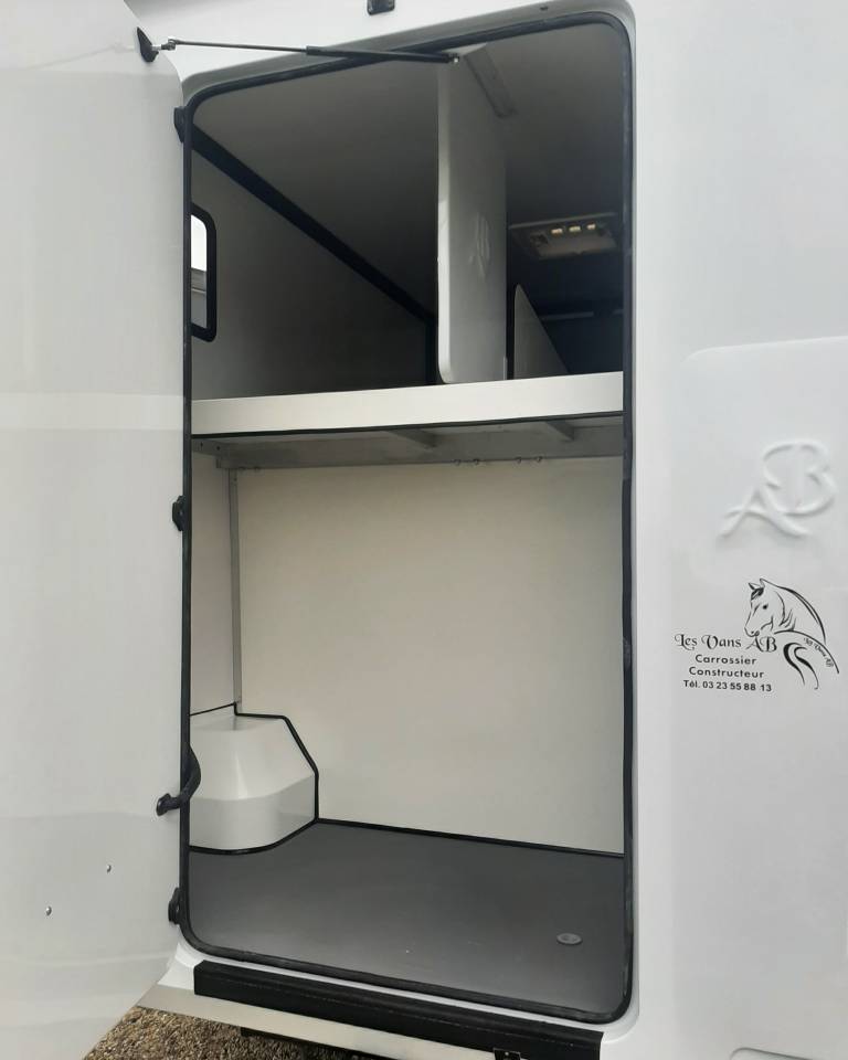 Furgoneta para caballos Renault Master 2017 De segunda mano