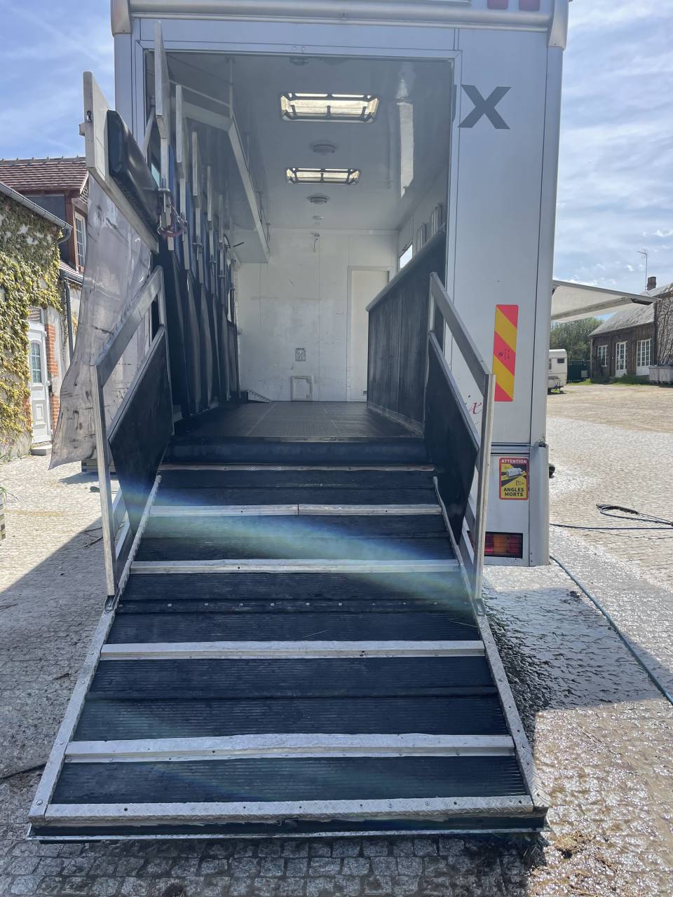 Cami&oacute;n para caballos Mercedes Actros 1940 2000 De segunda mano