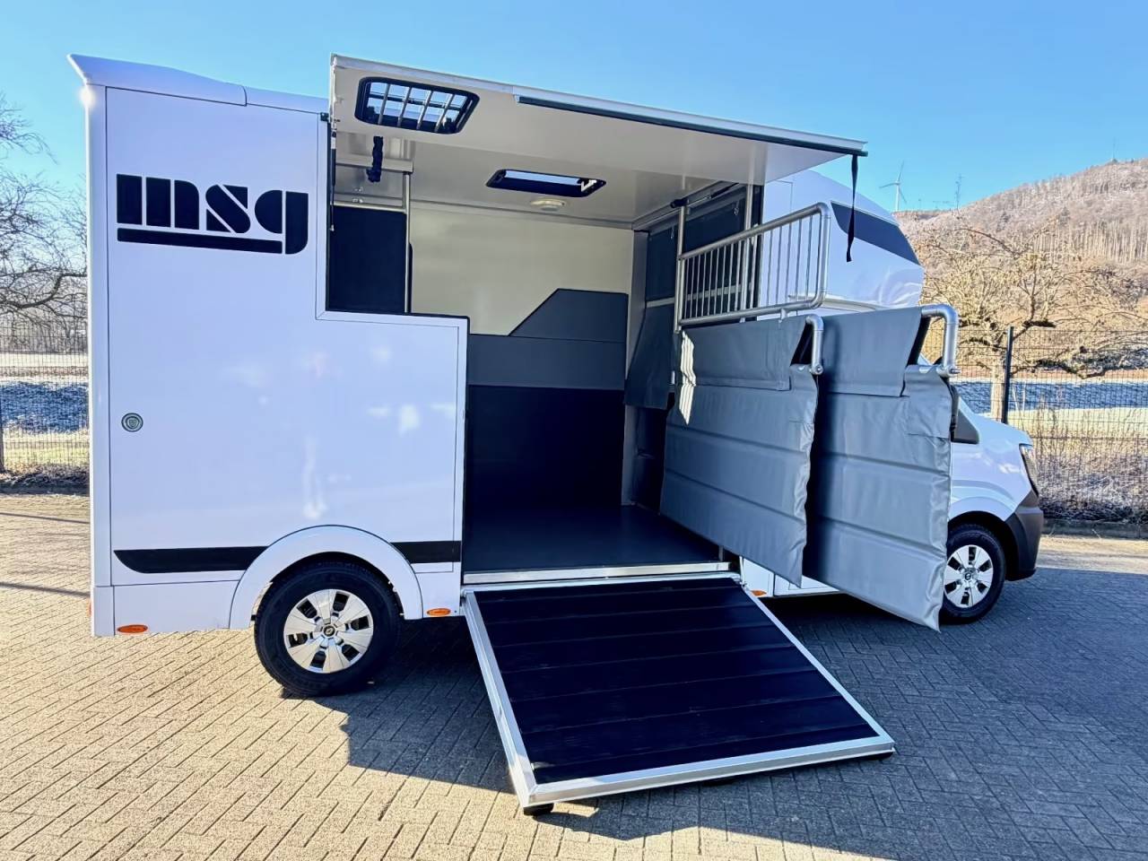 Furgoneta para caballos Renault RENAULT 0 Nuevo