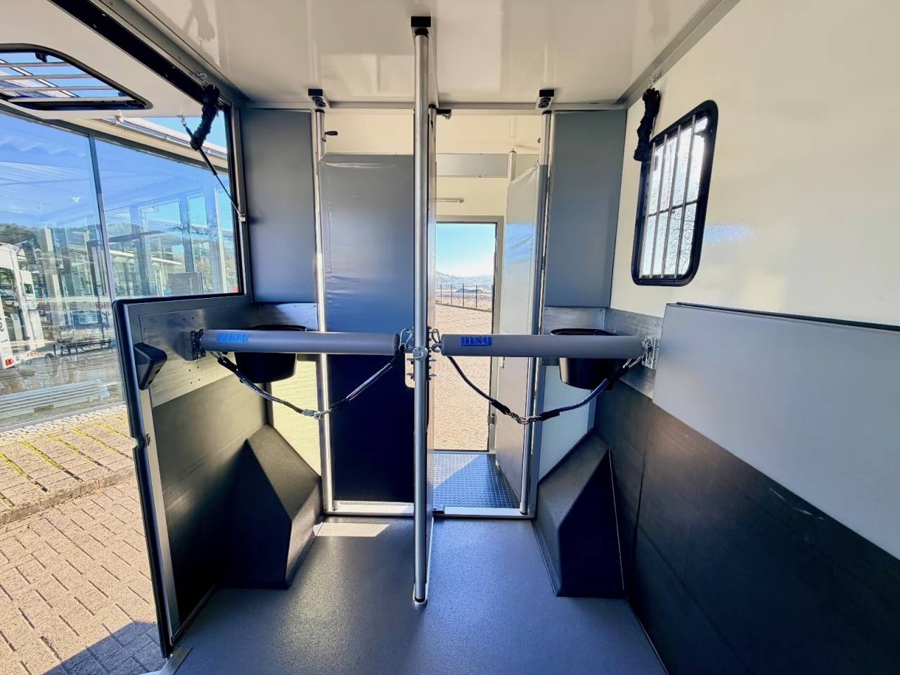 Furgoneta para caballos Renault RENAULT 0 Nuevo