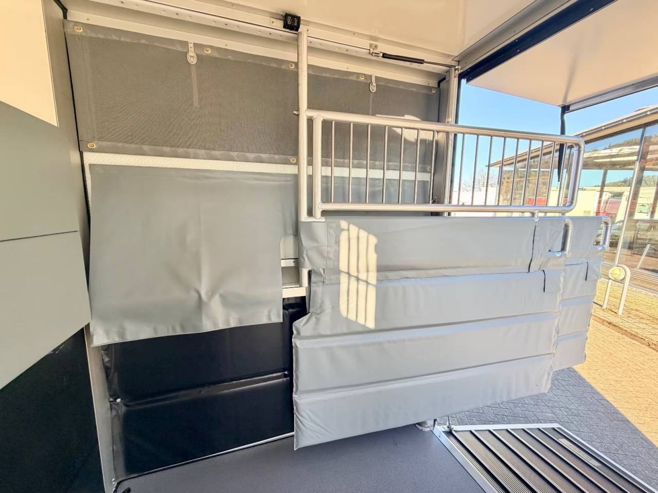 Furgoneta para caballos Renault RENAULT 0 Nuevo