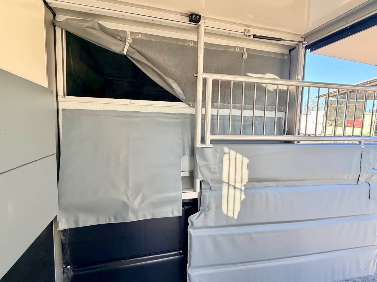 Furgoneta para caballos Renault RENAULT 0 Nuevo