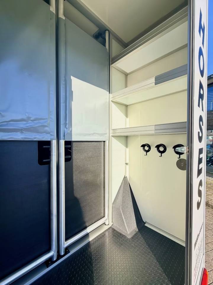 Furgoneta para caballos Renault RENAULT 0 Nuevo