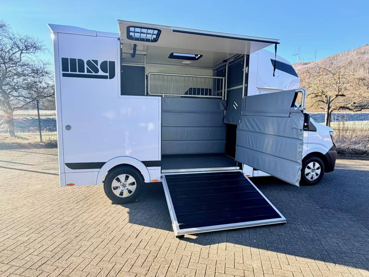 Furgoneta para caballos Renault RENAULT 0 Nuevo